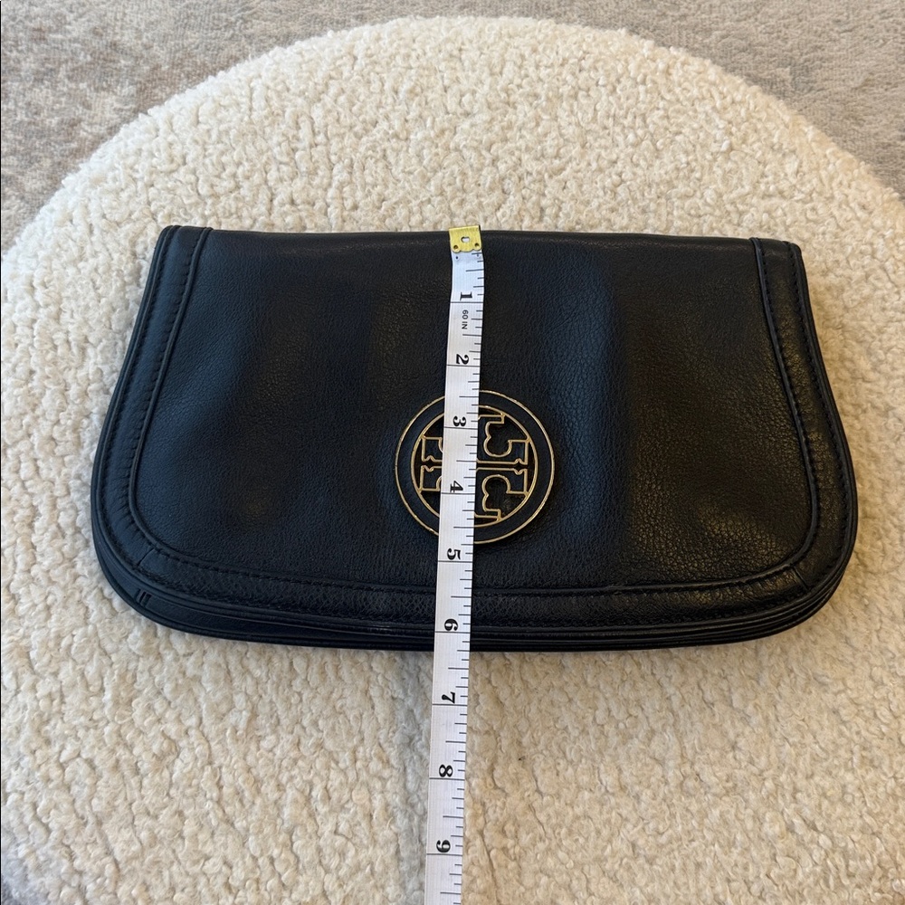 Tory Burch Black Leather Crossbody Bag with Gold Chain - Picture 6 of 9
